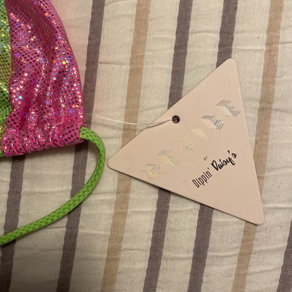 NWT 🩷💚🩷 Revibe by Dippin’ Daisy’s Aura Top - Picture 3 of 5